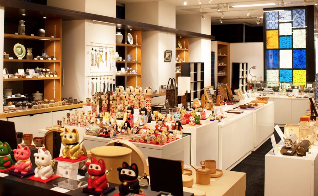 Aoyama Square, where you can meet handicrafts of Japanese craftsmen
