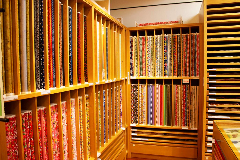 Japanese paper from all over Japan! My visit to Ozu Washi, a store in Nihonbashi, Tokyo operating since Edo period