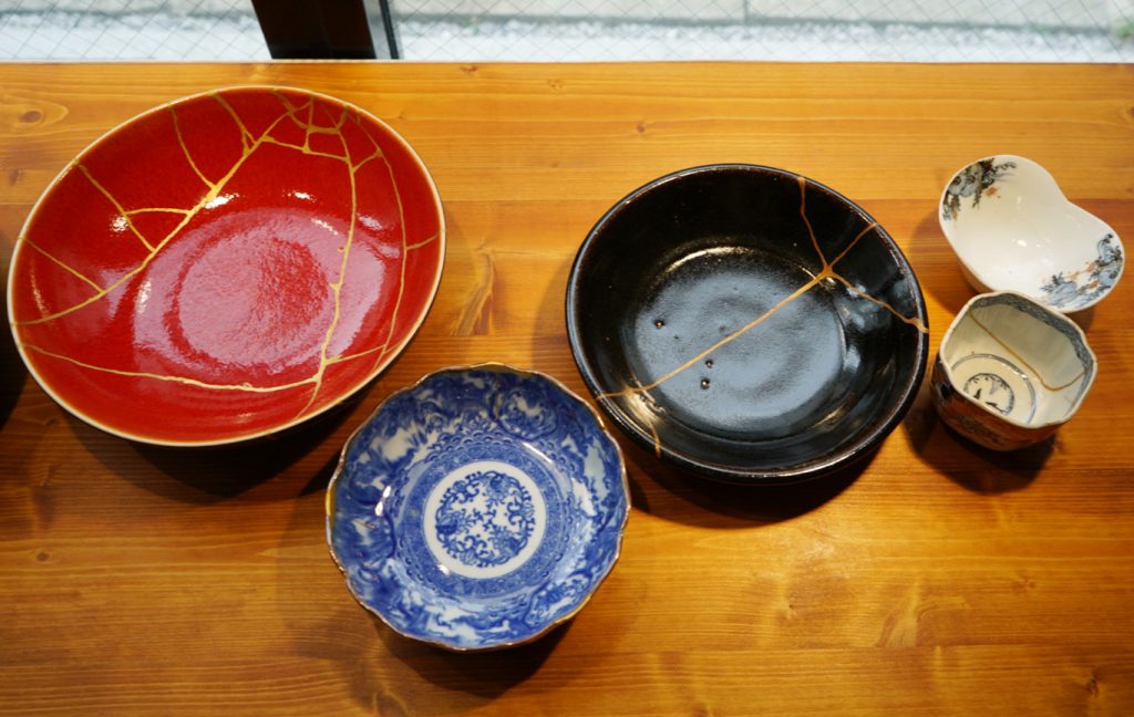 Kintsugi,Bowl.,Gold,Cracks,Restoration,On,Old,Japanese,Pottery