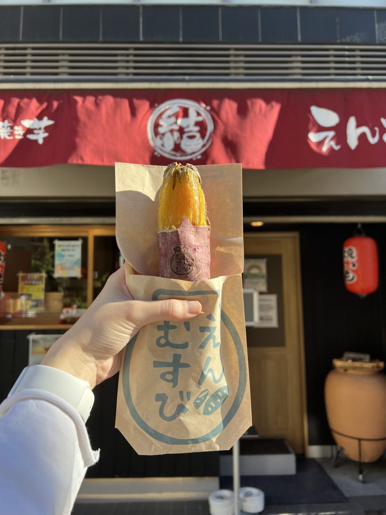 New gourmet food in Nihonbashi Ningyocho. Moist and melted “Yaki-imo” from Enmusubi, a baked sweet potato specialty store.