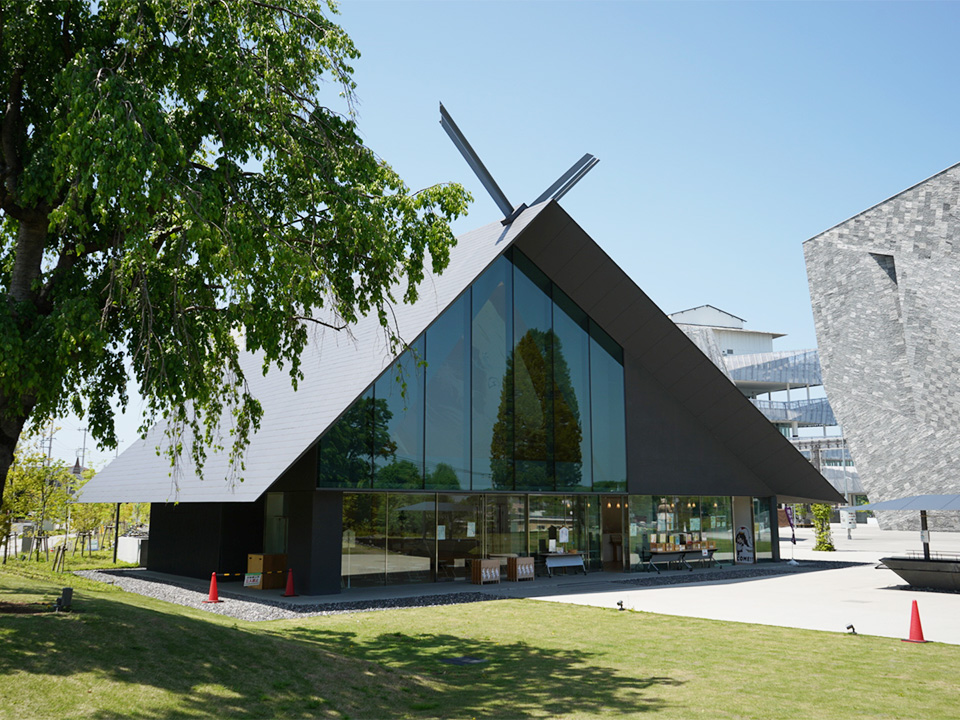 Musashino Reiwa Shrine: a Cool Japan Shrine designed by  Kengo Kuma