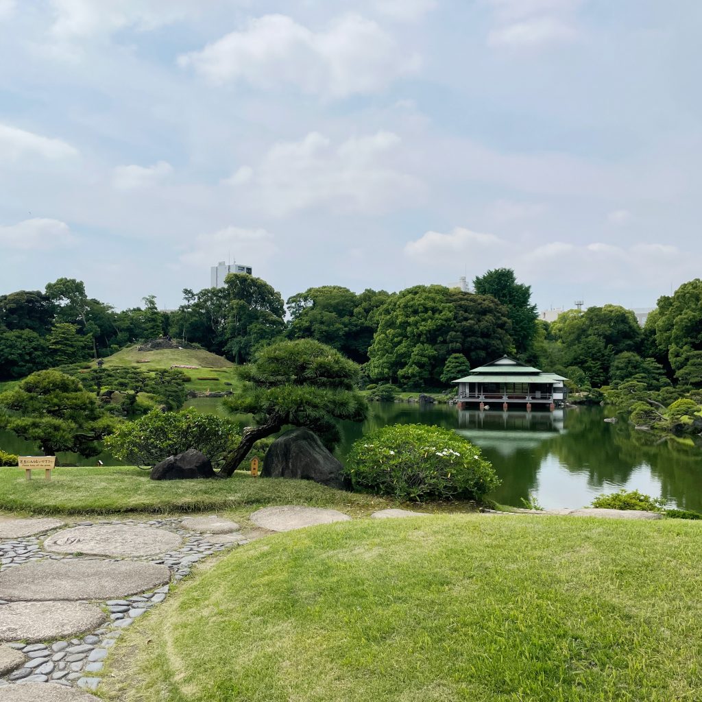 Kiyosumi Garden is always beautiful. Enjoy the Japanese garden in Kiyosumi Shirakawa, a town of art.
